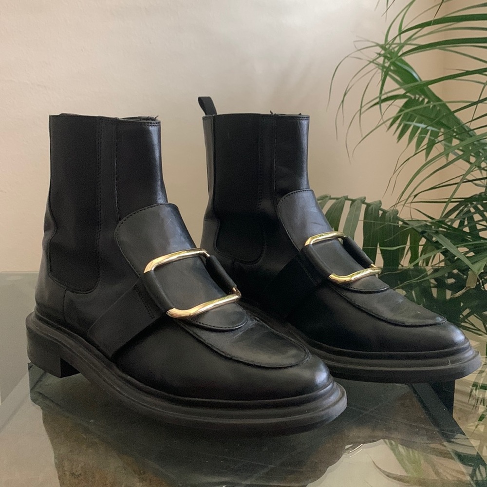 ASOS Big Buckle Accurate Premium Leather Hardwear Ankle Boots 7UK / 9US